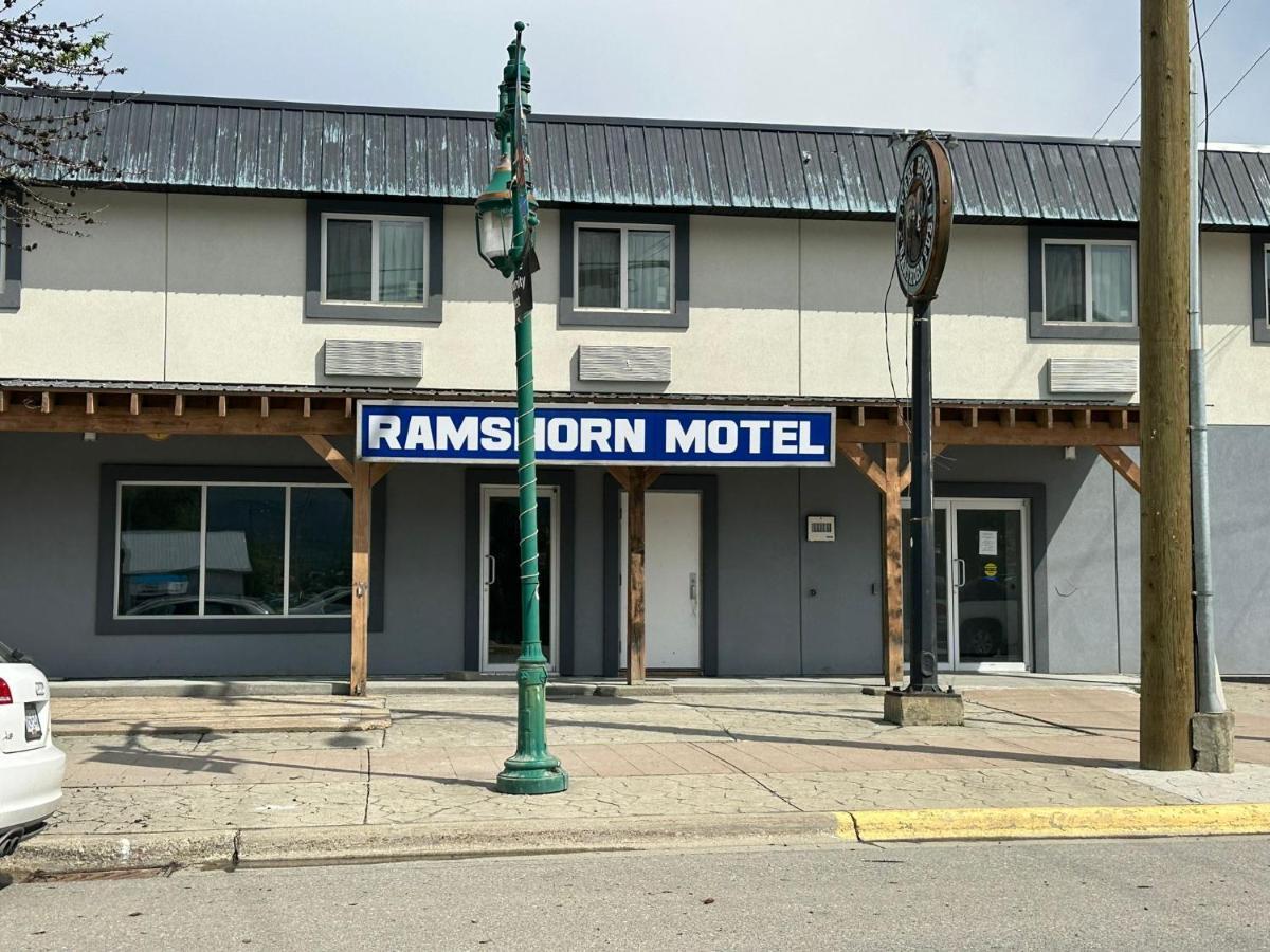 Ramshorn Motel Lumby Bagian luar foto