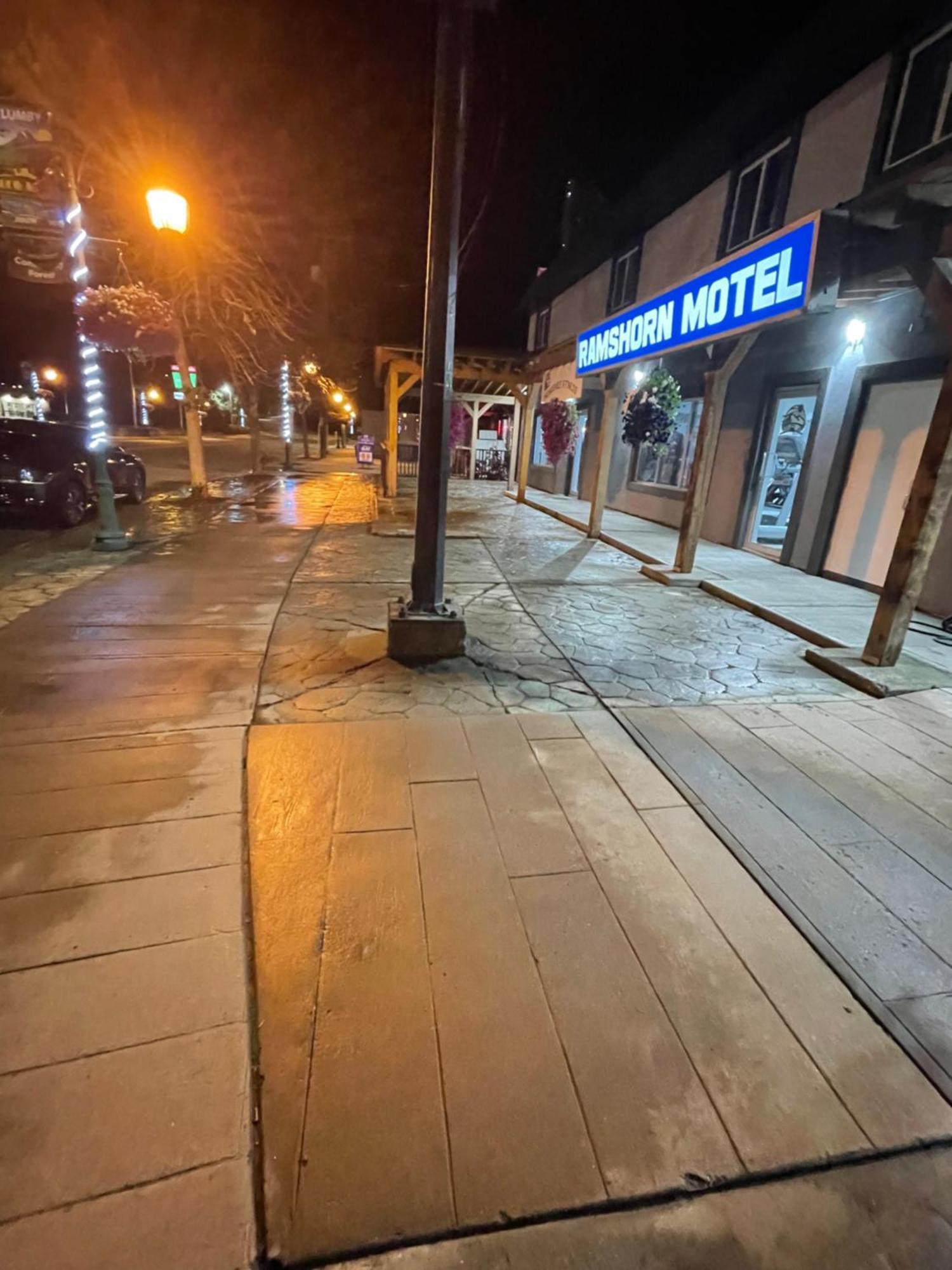 Ramshorn Motel Lumby Bagian luar foto